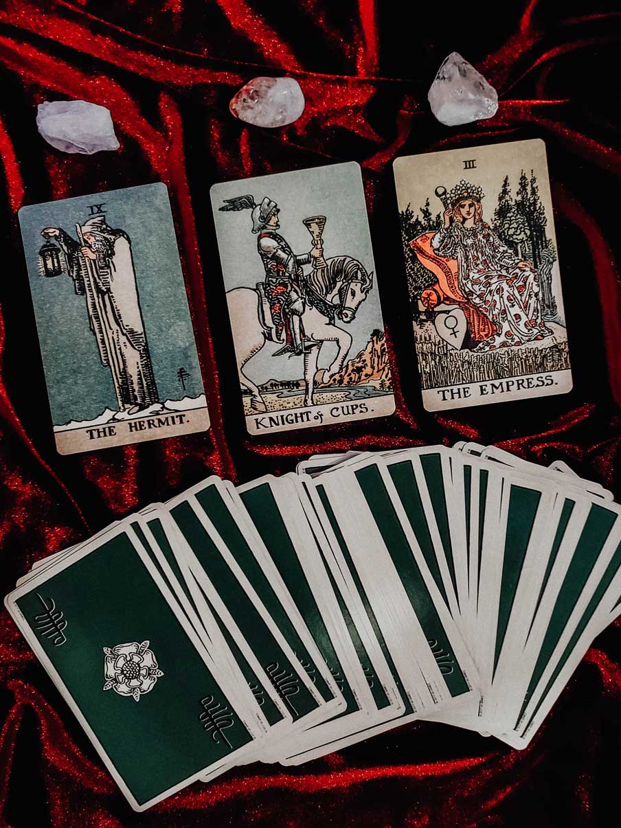How to Read Tarot Intuitively